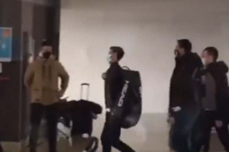 Prvi snimak Novaka sa aerodroma u Beogradu (VIDEO)