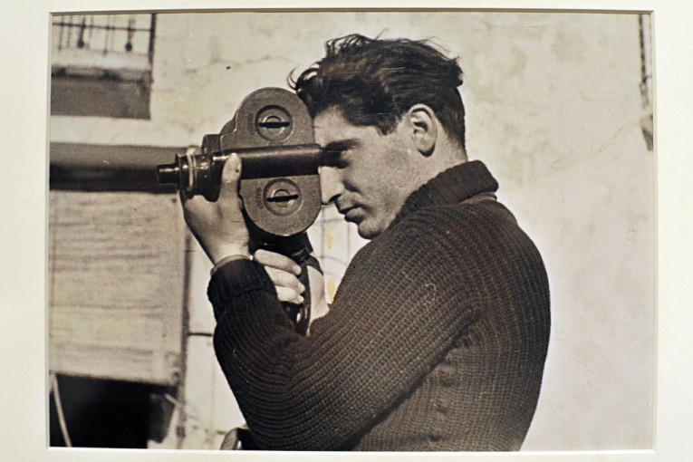 Robert Kapa: Čovek koji je voleo Ingrid Bergman i dao život za dobru fotografiju
