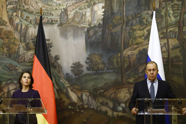 Uzdržana Analena Berbok i odlučni Lavrov: Susret potvrdio neslaganje oko Ukrajine, nespretna Nemica pokušala da promeni temu
