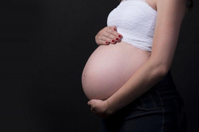 Fenomen "nevine mame": Rodila zdravu i predivnu ćerku, broj sličnih slučajeva u porastu!