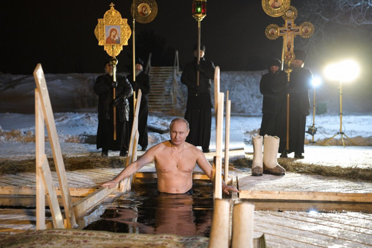 Putin ipak neće zaroniti u ledenu vodu na Bogojavljenje: Tradicija prekinuta zbog korone