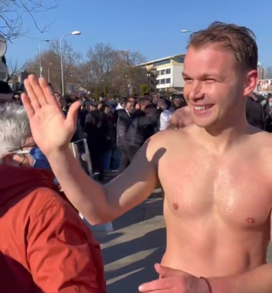 Draško Stanivuković plivao za Časni krst: Zadobio povredu, reagovala Hitna pomoć (FOTO/VIDEO)