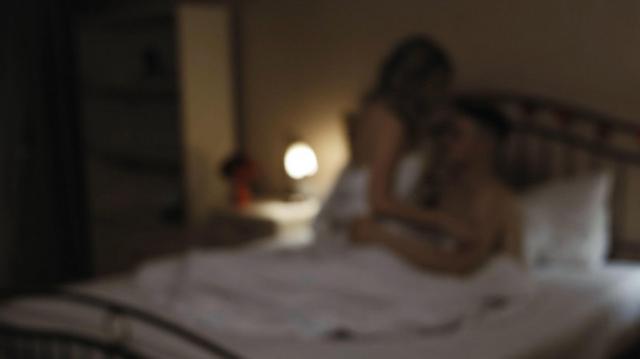 Lak pristup je pola posla: Pet ideja za senzualnu igru u letnjoj haljini kojoj nijedan muškarac neće odoleti