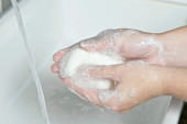 Osim što je odlično dezinfekciono sredstvo, sapun može da služi i kao pomoć u kući: Šest odličnih načina da ga iskoristite