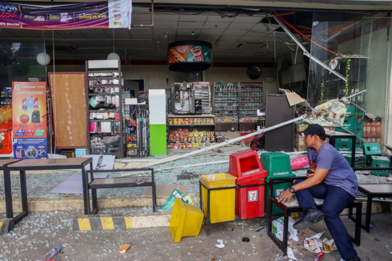 Scene kao iz horora, magnituda premašila 6 stepeni Rihtera: Razoran zemljotres na Filipinima! (VIDEO)