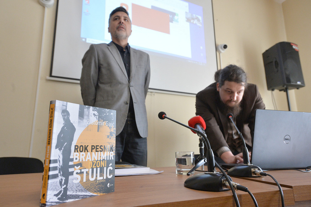 Oglasio se Džoni Štulić: Leče svoje komplekse na meni