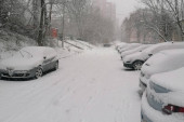 Priroda je neumoljiva, sneg vrlo brzo parališe saobraćaj: Stručnjaci savetuju kako da se ponašate u otežanim zimskim uslovima