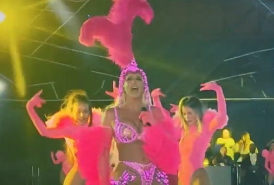 Karleuša posle šoua u Dubaiju pokazala posekotine i modrice! „Goreli smo, temperatura je skočila na 300" (FOTO/VIDEO)