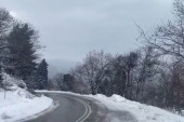 Grčka pod snegom: Zabelelo se popularno ostrvo, padavine i na Kritu (VIDEO)