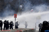Veliki okršaj u Briselu: Oko 50.000 građana na protestu zbog korona mera, policija ih zasula vodenim topovima (VIDEO)