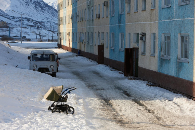 Izbacili golo i boso dete na sibirski mraz: Surovi roditelji hteli da ga kazne zbog lošeg ponašanja