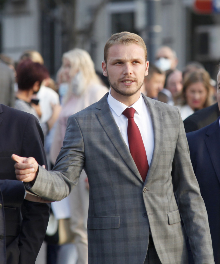 Šok prizor - Breskvica u Banjaluci! Za to vreme, Draško Stanivuković od svog ne odstupa (FOTO)