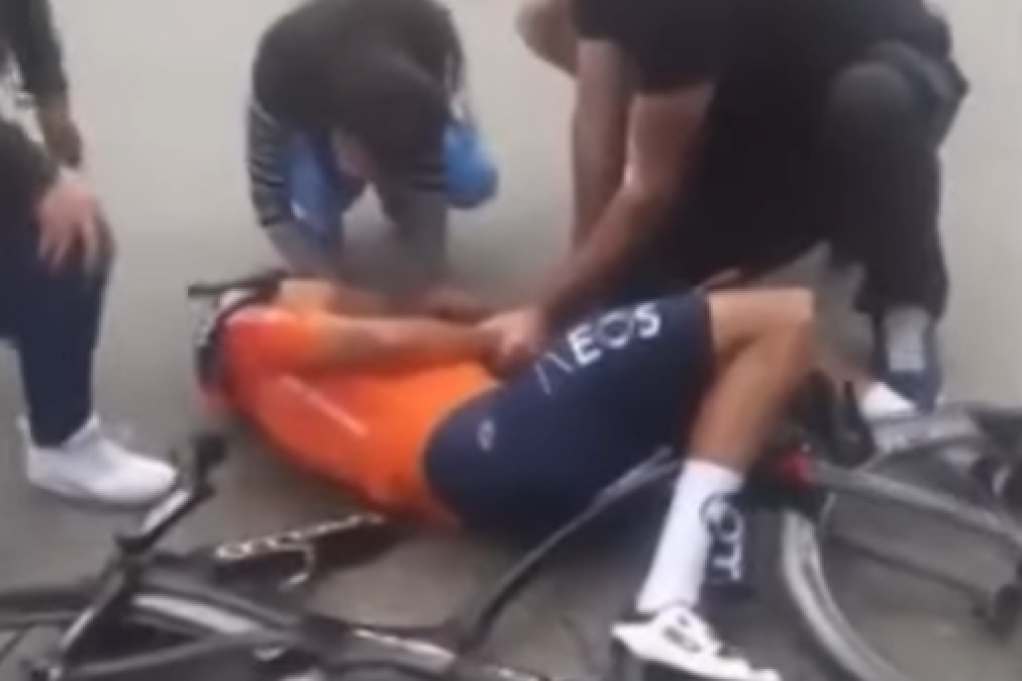 Užasna scena! Kolumbijski biciklista se sudario sa autobusom, morao je na operaciju (VIDEO)
