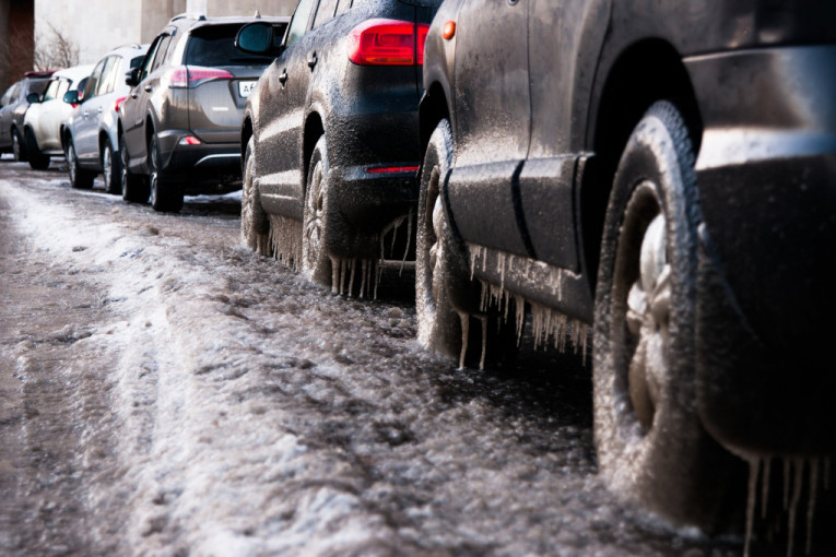 Vozači, oprez: Moguća pojava poledice - bez zimske opreme i lanaca ne krećite na put