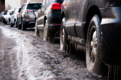 Jedna jednostavna navika oslobodiće vas svakodnevnog struganja leda s vozila: Način parkiranja vam u tome može pomoći