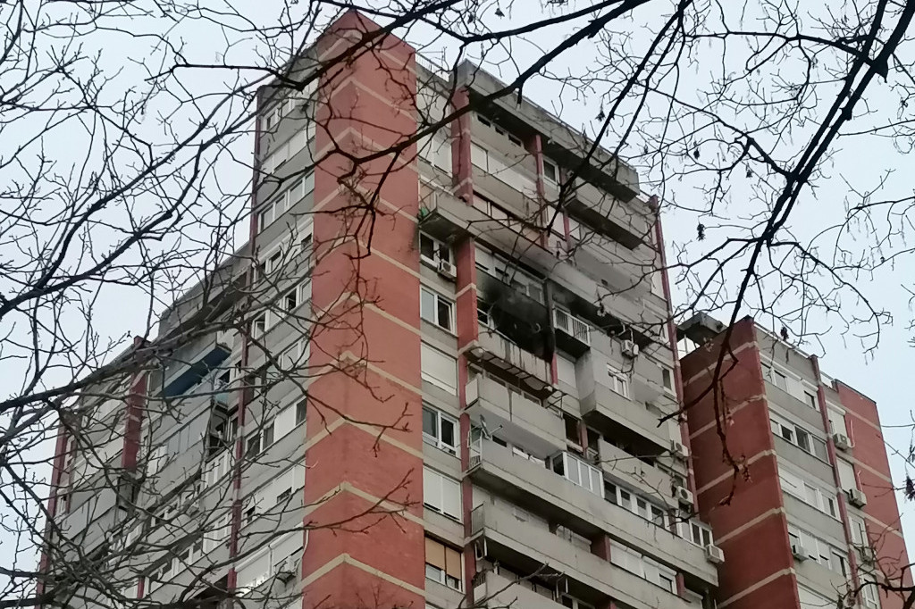 Novi nivo bahatosti: Stanari zgrade na Novom Beogradu šokirani - u liftu su pronašli ovo (FOTO)