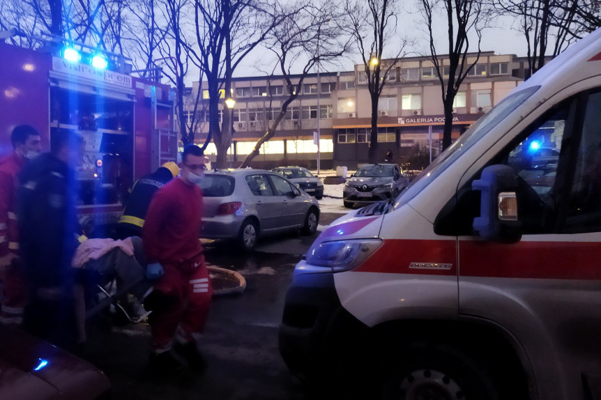 Gorela kuća kod Šapca: Jednoj osobi ukazana pomoć u bolnici!