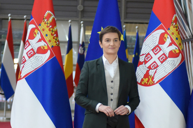 Ana Brnabić na Tviteru poslala moćnu poruku svojim saborcima: Spajaju nas ljubav prema Srbiji, rezultati i vera u naš narod (FOTO)