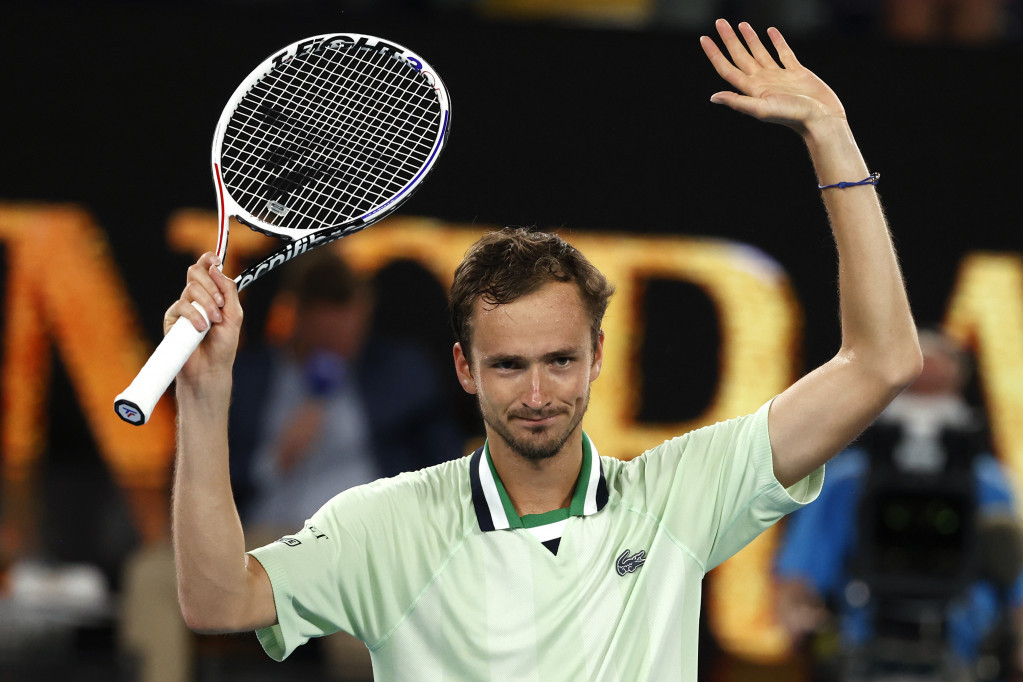 Podržao Novaka, pa zbog Cicipasa uvredio sudiju: Organizatori Australijan opena kaznili Medvedeva pred finale sa Nadalom