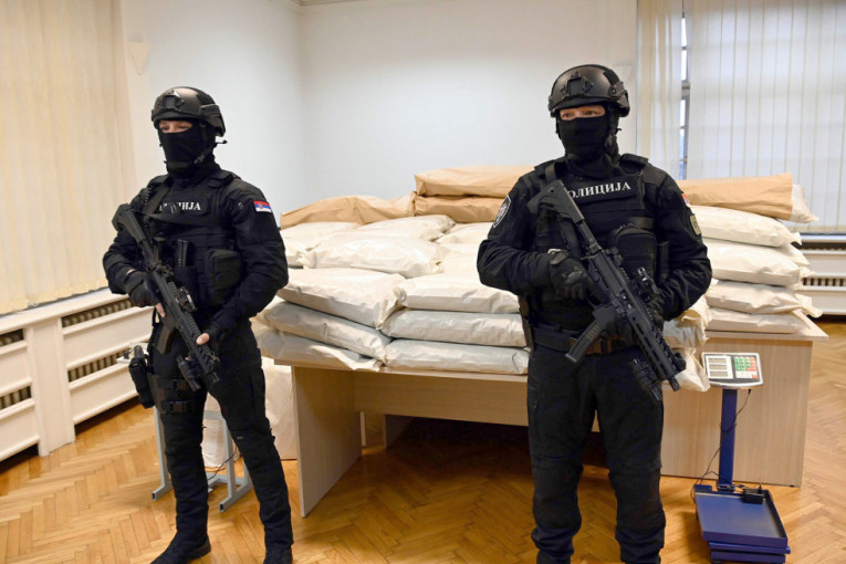 Velika akcija srpske policije! Zaplenjeno 300 kilograma droge, uhapšeno petoro! (FOTO)
