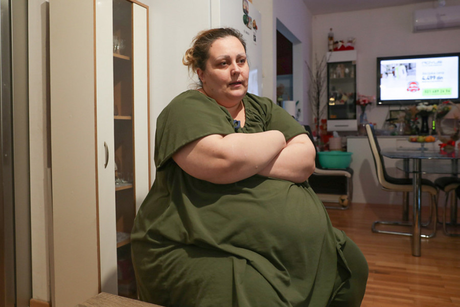 Maju (37) sa petoro male dece izbacili na ulicu: Muž je ostavio jer neće da brine o mališanima, a sada im je ukinuta socijalna pomoć