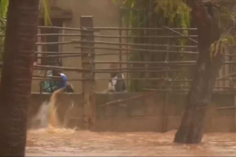 Oluja "Ana" odnela 77 života: Proglašeno stanje prirodne katastrofe (FOTO/VIDEO)