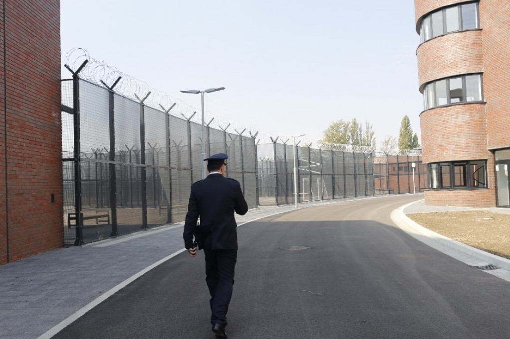 Naslovne strane dnevnih novina: Prelistavanje štampe za 28. mart 2026. godine