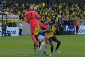 Jezivo! Pokušaj ubistva na utakmici! Golman Ekvadora kopačkom u grlo rivala iz Brazila (VIDEO)