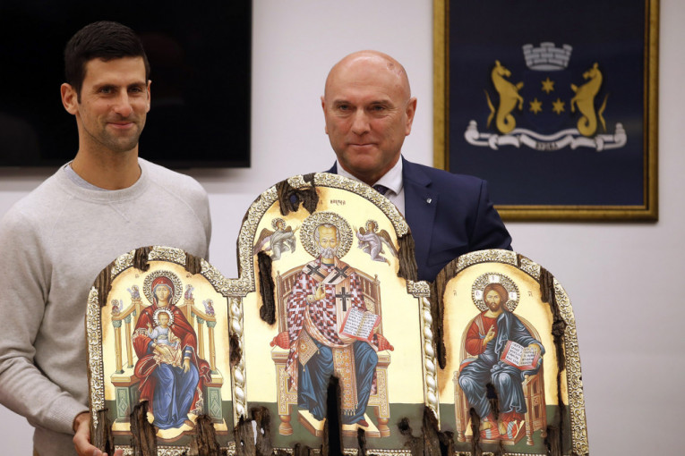 Najveće počasti za Novaka: Značajan poklon za najboljeg na svetu (FOTO)
