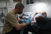 U Srbiji procvetao tatu turizam! Strancima pet puta jeftinije da se tetoviraju kod nas nego u svojim zemljama (FOTO)