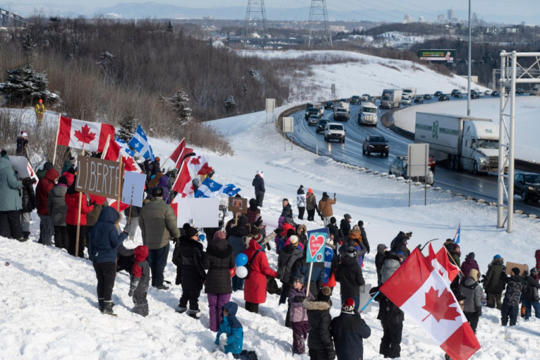 Pobuna u Kanadi: Oko 50.000 kamiona stiže u Otavu na veliki protest protiv korona mera, Trudo pobegao u izolaciju (VIDEO)