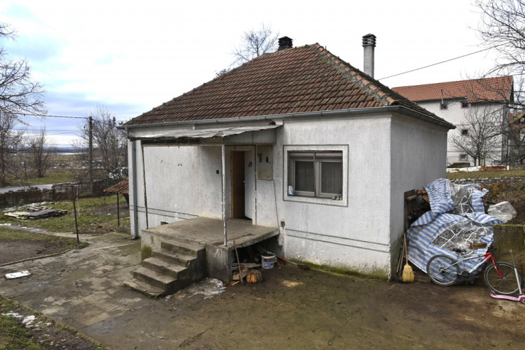 Kao podstanari su živeli 10 godina, a sada će dobiti kuću u Surčinu: "U domu porodice Jelić možda žive budući profesori"