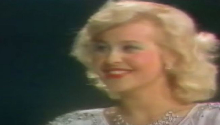 Ko je pevačica koja je bila „stvorena da svrgne Brenu sa trona"? Nestala sa scene zbog jezivih pretnji!