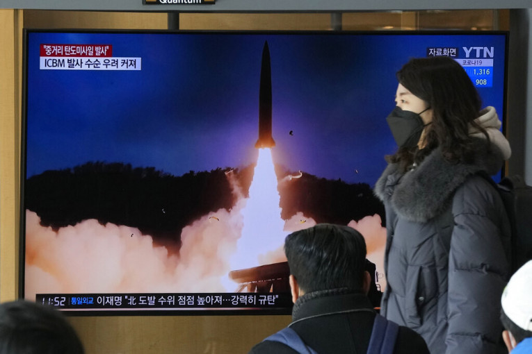 Kim opet preti svetu: Severna Koreja već sedmi put ispalila projektil od početka godine