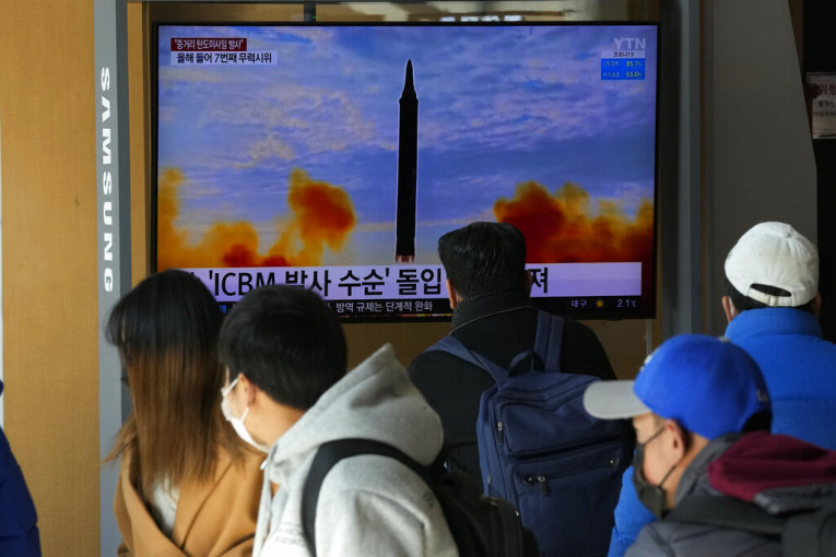 Kim Džong Un ne prestaje da pokazuje mišiće! Objavio slike iz svemira, tvrdi da raketa može da dosegne do SAD! (FOTO)
