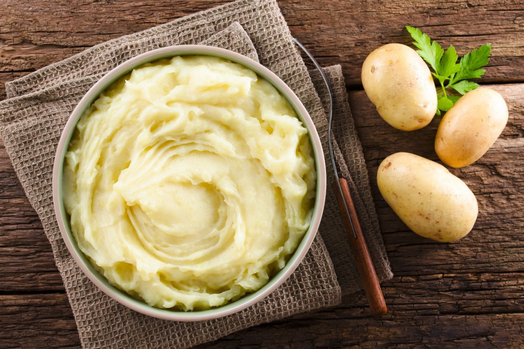 Savršen pire krompir, bez ijedne grudvice: Trik je u jednom sastojku koji dodajete krompiru dok se još kuva