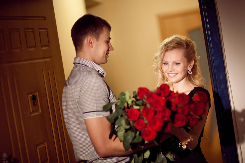 Rasprava u Vajber grupama pred 8. mart: Neki roditelji kupuju luksuzne poklone, drugi se pitaju da li je cveće dovoljno?