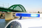 Drama na Starom savskom mostu: Žena htela da skoči, policija brzo reagovala