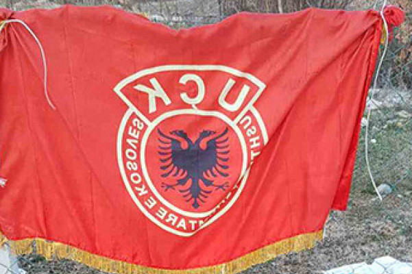 Skandal kakav se ne pamti: Zastava tzv. OVK postavljena na Ambasadi Srbije u Hagu!