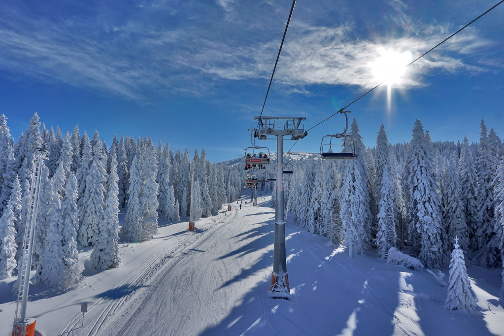 Danas počinje skijanje na Kopaoniku: Ljubitelji snega moćiće besplatno da uživaju na stazama Karaman greben i Malo jezero