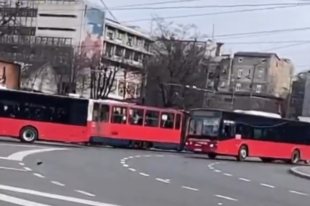 Kvar napravio haos na Slaviji: Tramvaji 2, 9, 10 i 14 saobraćaju izmenjenom trasom