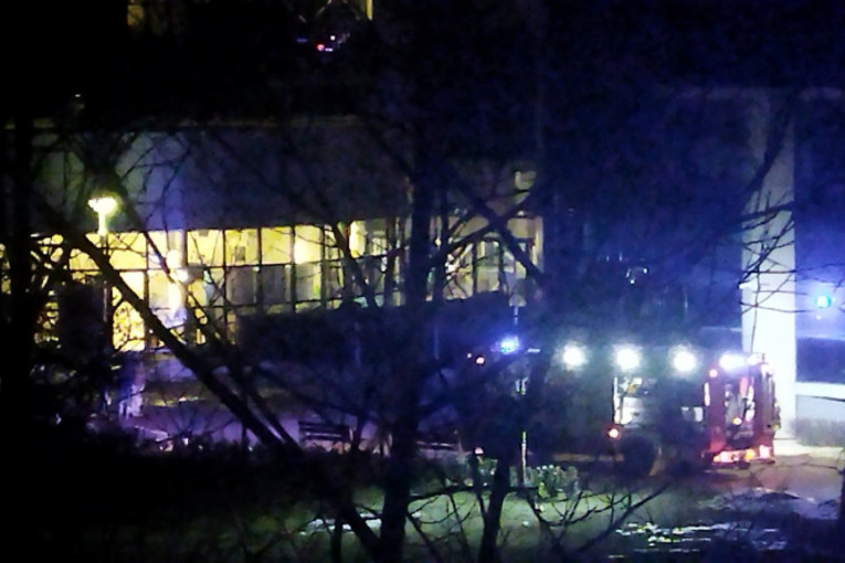 Požar na Zvezdari: Vatra buknula u Naučno-tehnološkom parku (FOTO/VIDEO)