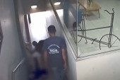 Pobegao sa mesta zločina, a još se i sapleo o žrtvu: Iskusni policajac dao ostavku kad je isplivao uznemirujući snimak (VIDEO)