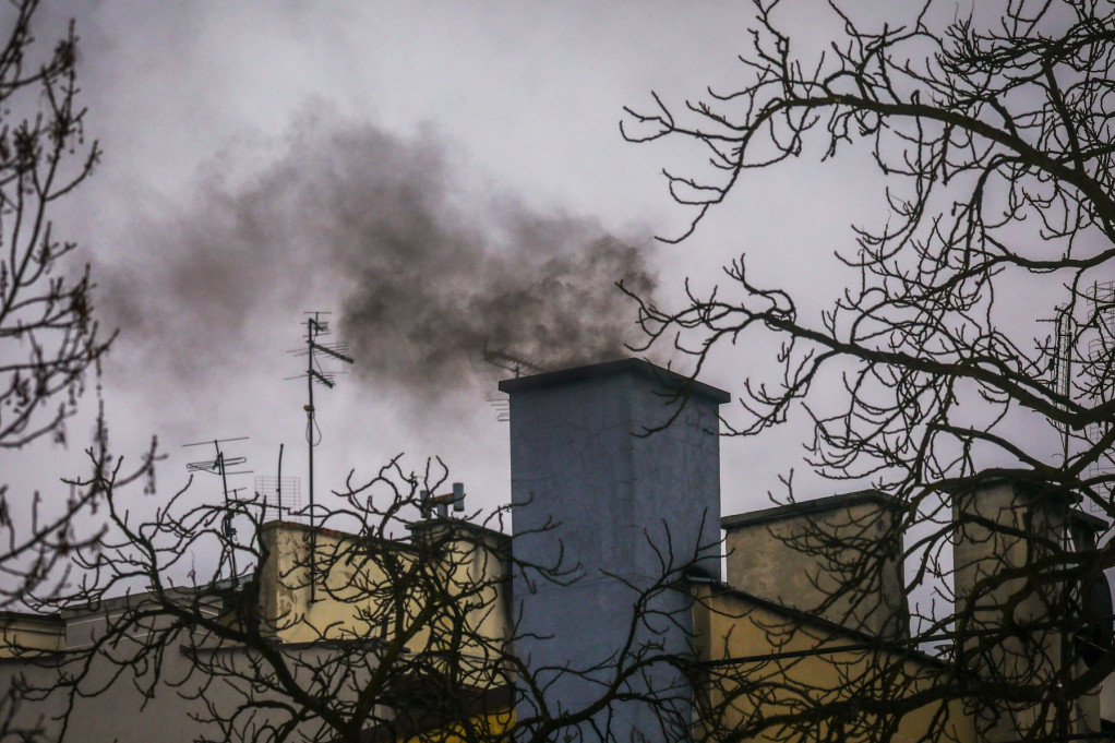 Kulja crni dim iz zgrade na Dorćolu: Oglasio se MUP - dimnjak je napravio problem!