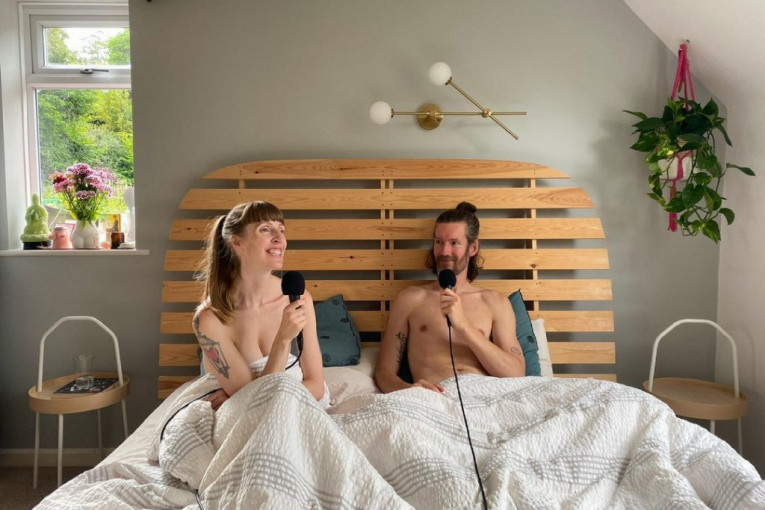 Podkast iz postelje: Snimaju se tokom vođenja ljubavi i sve komentarišu. „Tako pomažemo drugim parovima“
