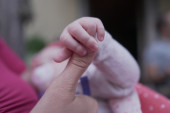 Horor u Engleskoj: Medicinska sestra osumnjičena da je ubila novorođenče!