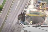 Odjednom se otvorio ogroman krater: Radili na nadogradnji metroa, a onda se put urušio(VIDEO)
