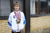 Mala Anđela nema ništa, a ipak ima 179 medalja sa 12 godina: Njena priča razara i najtvrđa srca (FOTO, VIDEO)