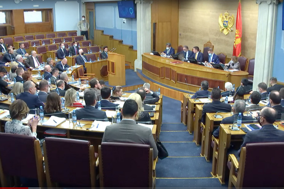 Po diktatu NATO! Crnogorska skupština usvojila Rezoluciju kojom se osuđuje "agresija na Ukrajinu" - protiv glasali poslanici DF