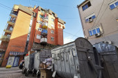 Čitava biblioteka završila u kontejneru! Tužan prizor u Beogradu, ceo jedan život bačen u đubre (FOTO)